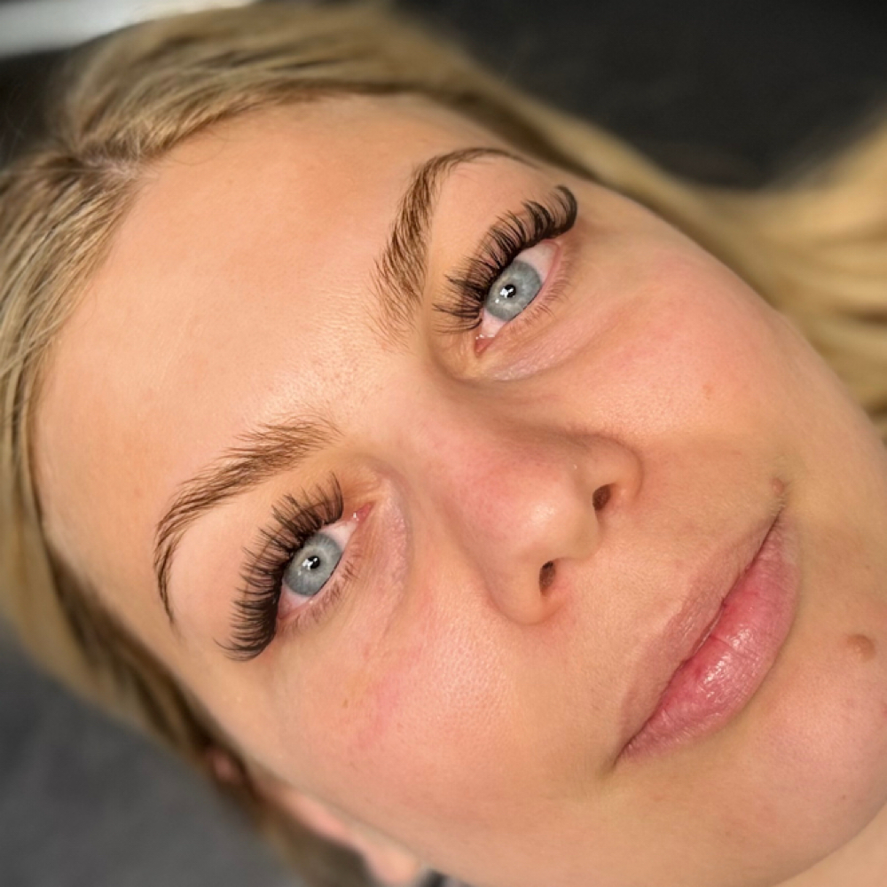 Volume Eyelash Extention Set at Worthy of Beauty By Gracee in Lima, OH