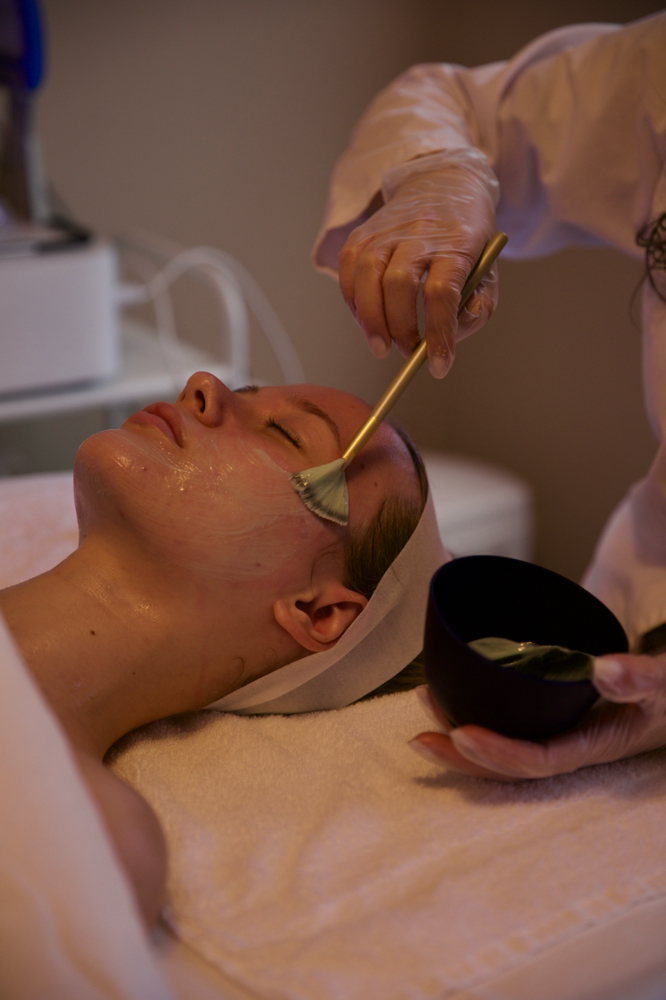 Renewal Facial (1.5 Hours)