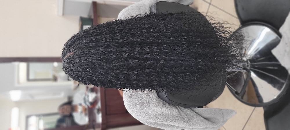 Bora Bora Knotless Braids