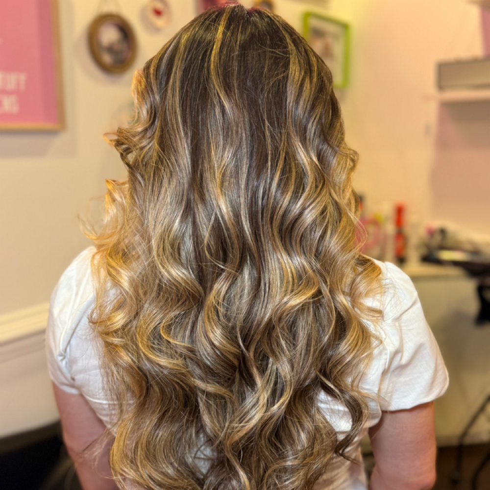 Full Blonding session at 𝘊𝘳𝘦𝘢𝘵𝘪𝘷𝘦 𝘏𝘢𝘪𝘳 𝘚𝘵𝘶𝘥𝘪𝘰 in Wilmington, NC