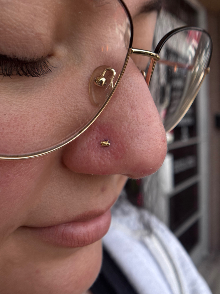 Nostril Piercing Minor 16-17