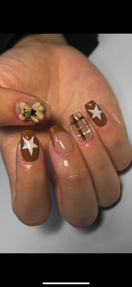 ♡ Gel Polish Manicure at Clawsbyclaree LLC in Bolingbrook, IL