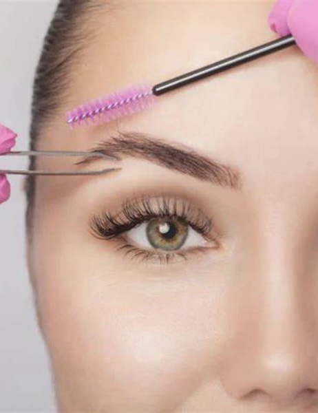 Eyebrow Shaping By Tweezing