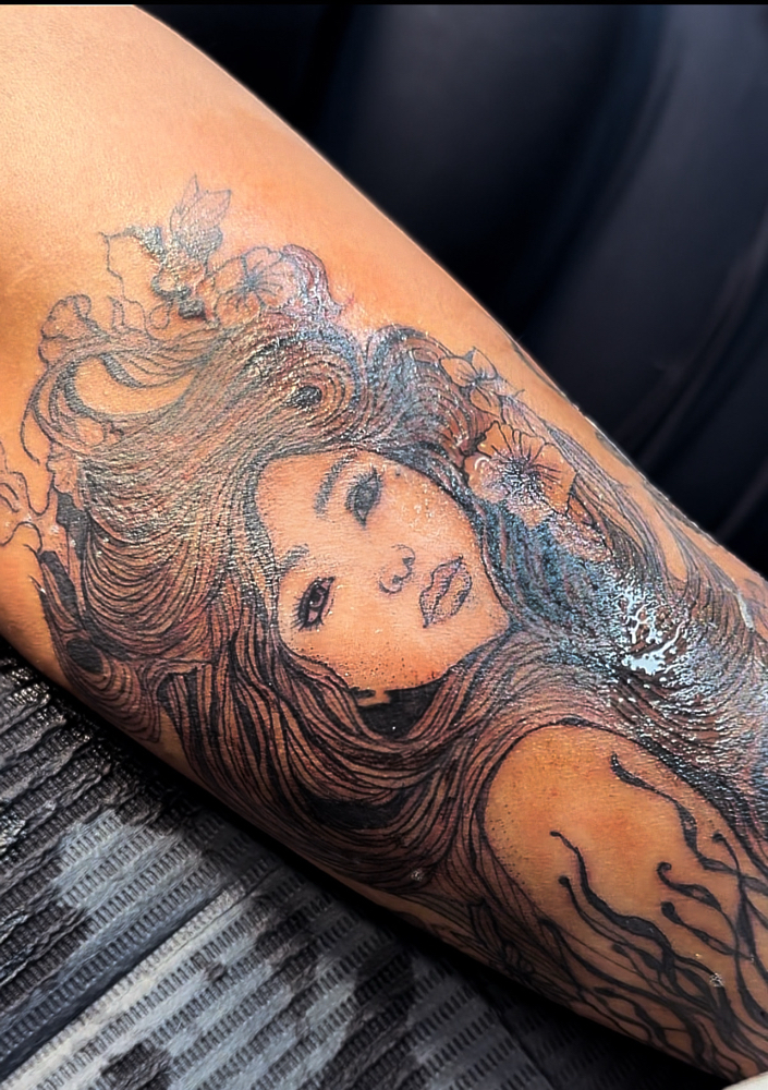 Fine Line Tattoo