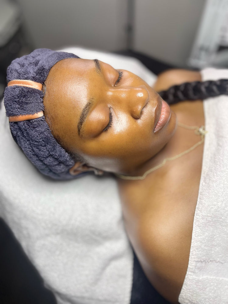 Ashesthetics Glow Facial