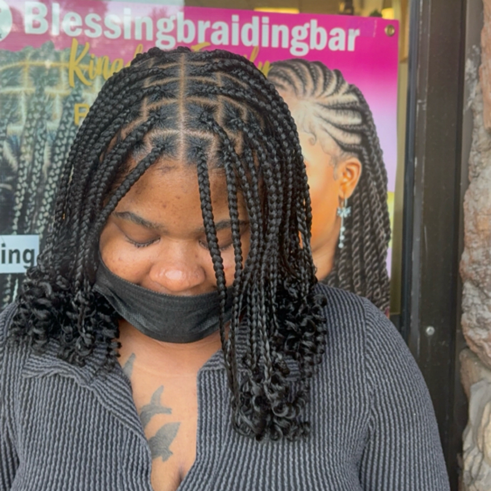 Bob Knotless at Blessing braiding bar in South Holland, IL