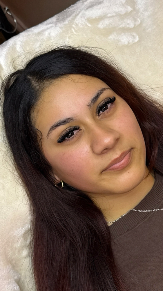 Hybrid Lashes at 𝕊𝕨𝕖𝕖𝕥𝕙𝕖𝕒𝕣𝕥𝕝𝕒𝕤𝕙𝕖𝕤♡ in Bay City, TX
