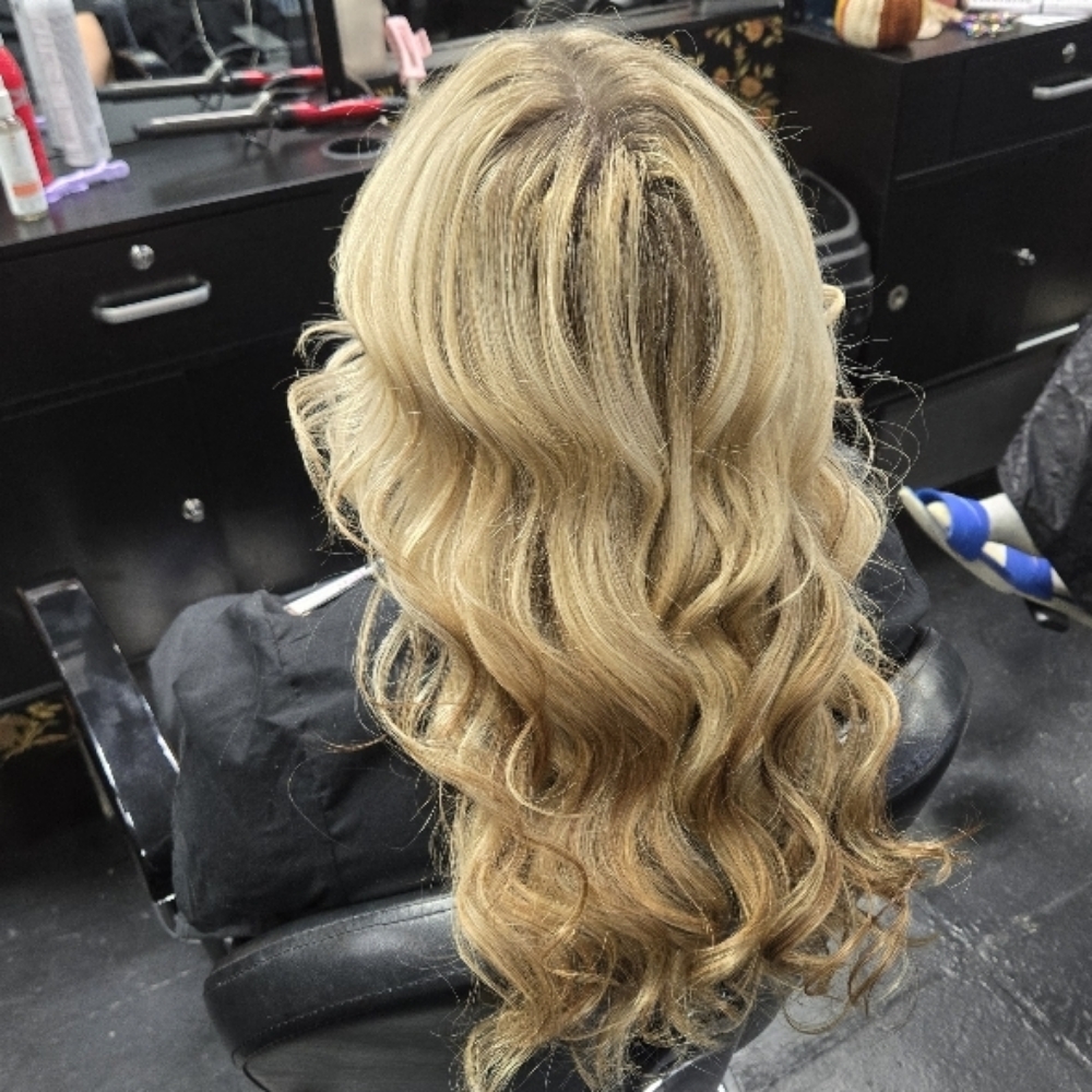 Shampoo and Style at Hola Hermosa in Lyons, IN