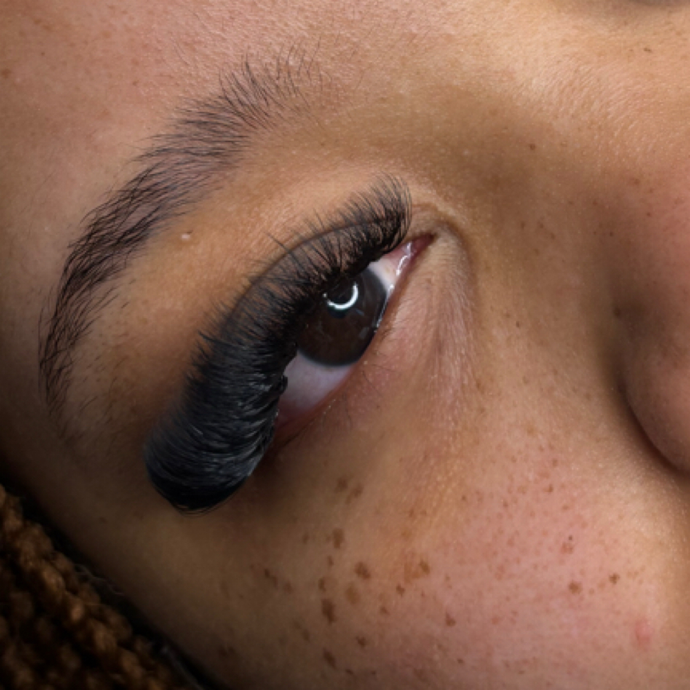 Hybrid Lash Extensions at Boujiexblinkzz LLC in Little Rock, AR
