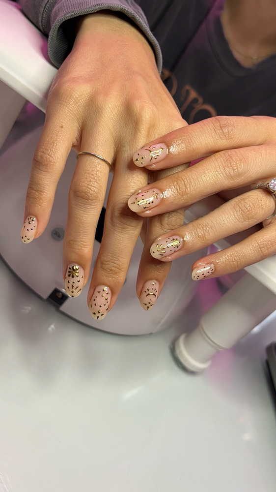 Isolated Chrome Per Nail at Nails By Amanda in Thousand Oaks, CA