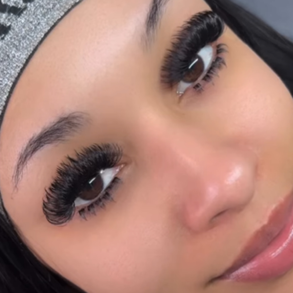 BOTTOM LASHES at DesirableLashes in Seattle, WA