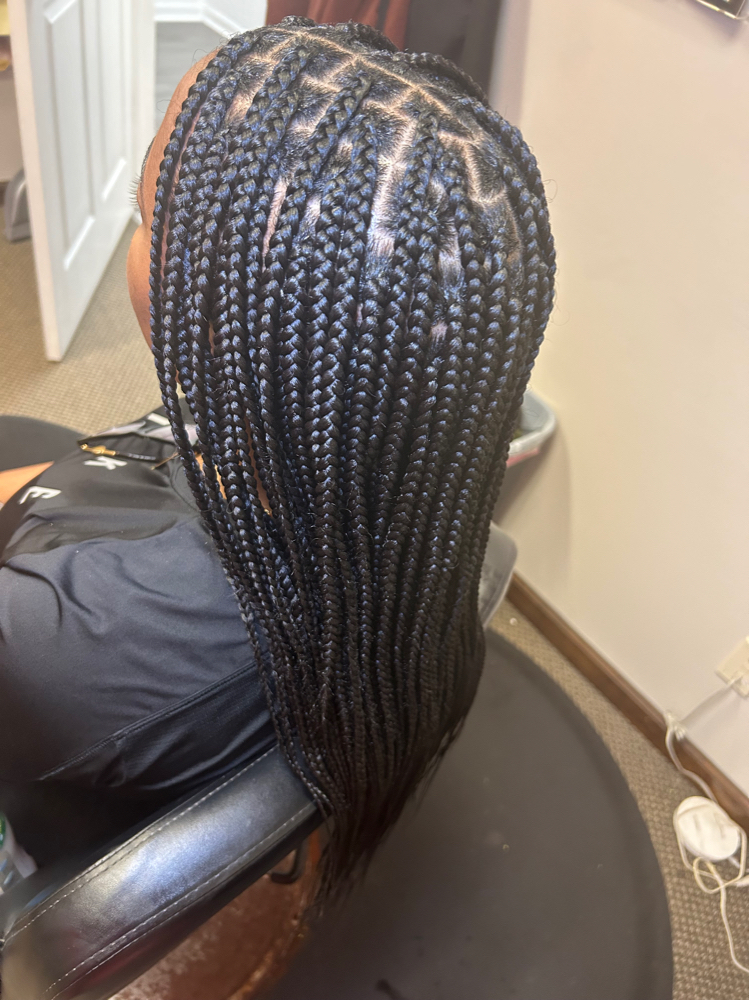 Medium Knotless Braids (20inches)