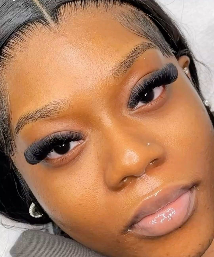 Volume Lash set at Beauty Galore By Lee in New York, NY