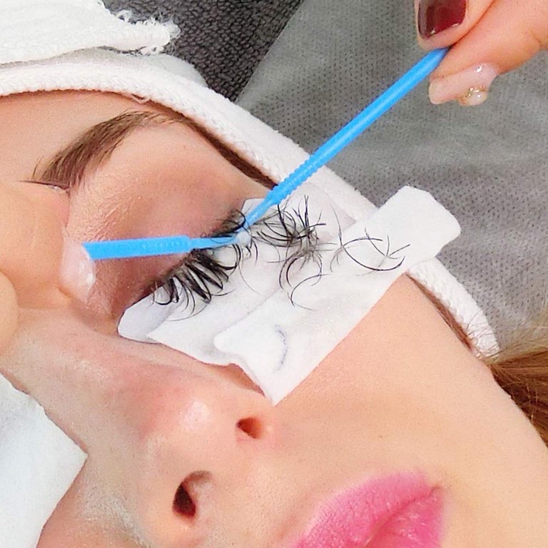 Eyelash Removal with Gel+Wash