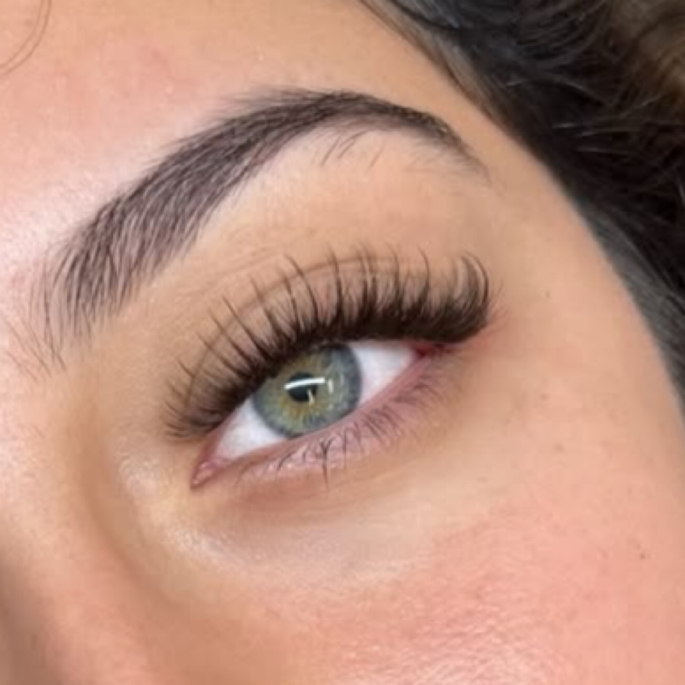 𝑴𝑨𝑹𝑩𝑬𝑳𝑳𝑨 𝑺𝑬𝑻 at Tiffany beauty and spa in Loves Park, IL
