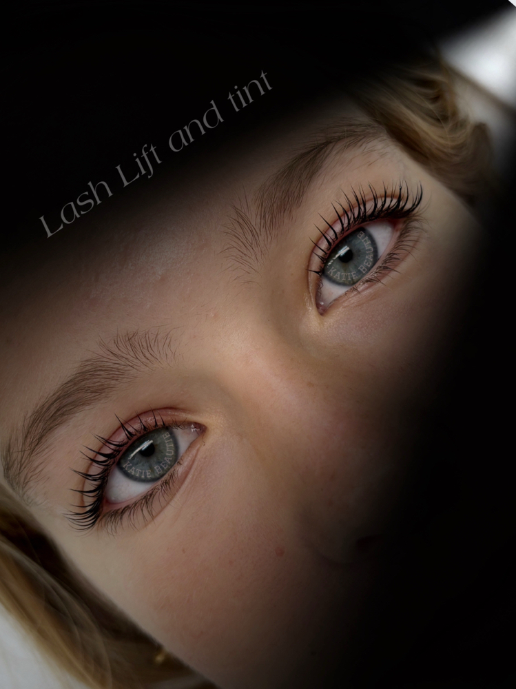 Lash Lift and Tint