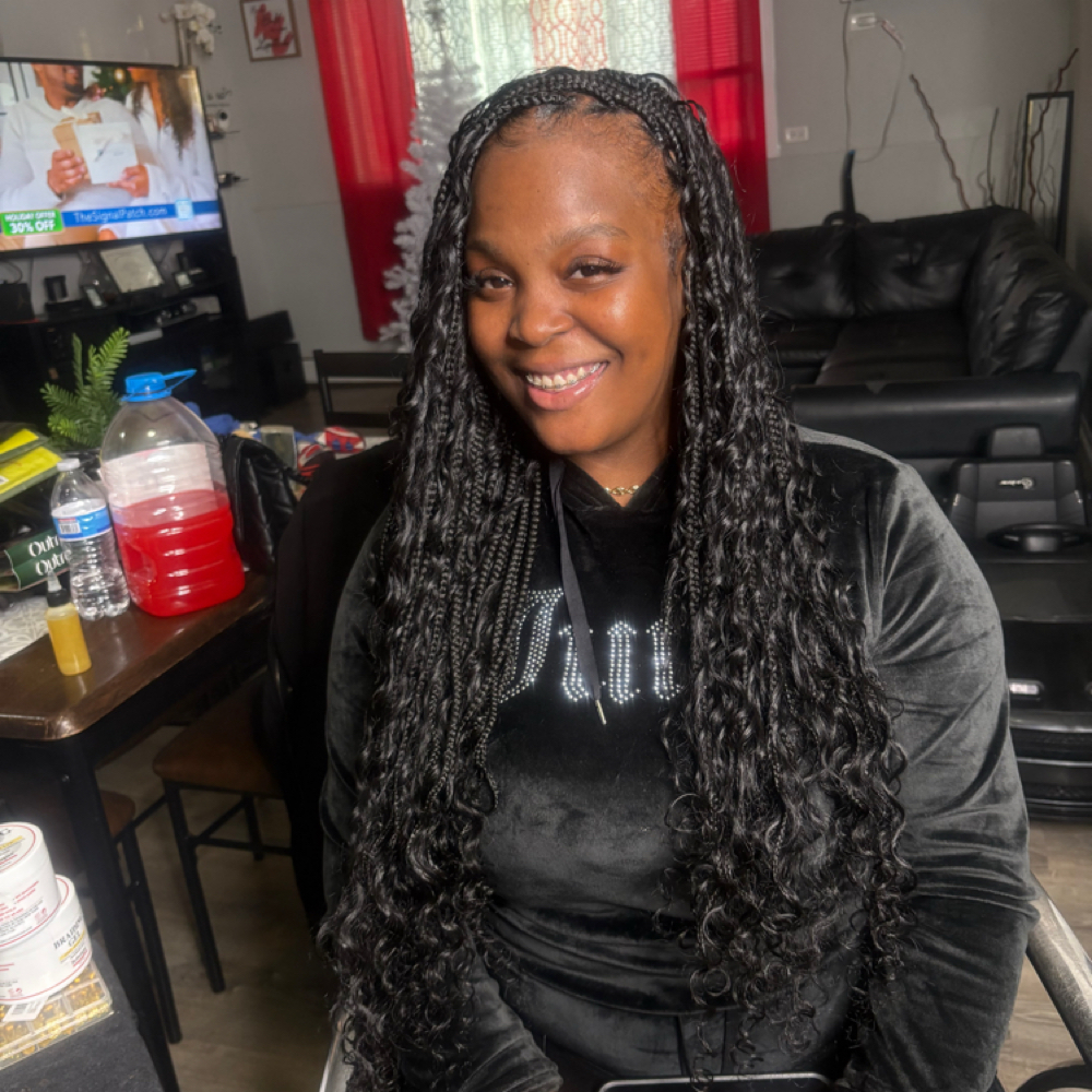 Smedium Boho Knotless at Shonda’s Braid Bar in Hoffman Estates, IL