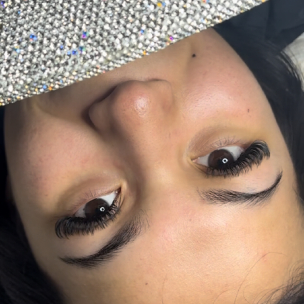 Hybrids at FLAWLYSSS LASHES in High Point, NC