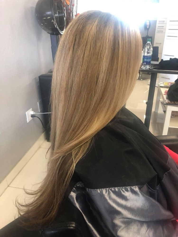 Blowdry Roundbrush Smooth at Kelli Johnson in Glendale, AZ