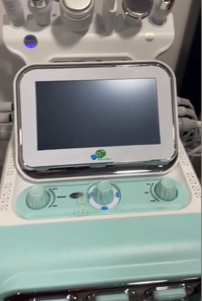 Hydra Facial