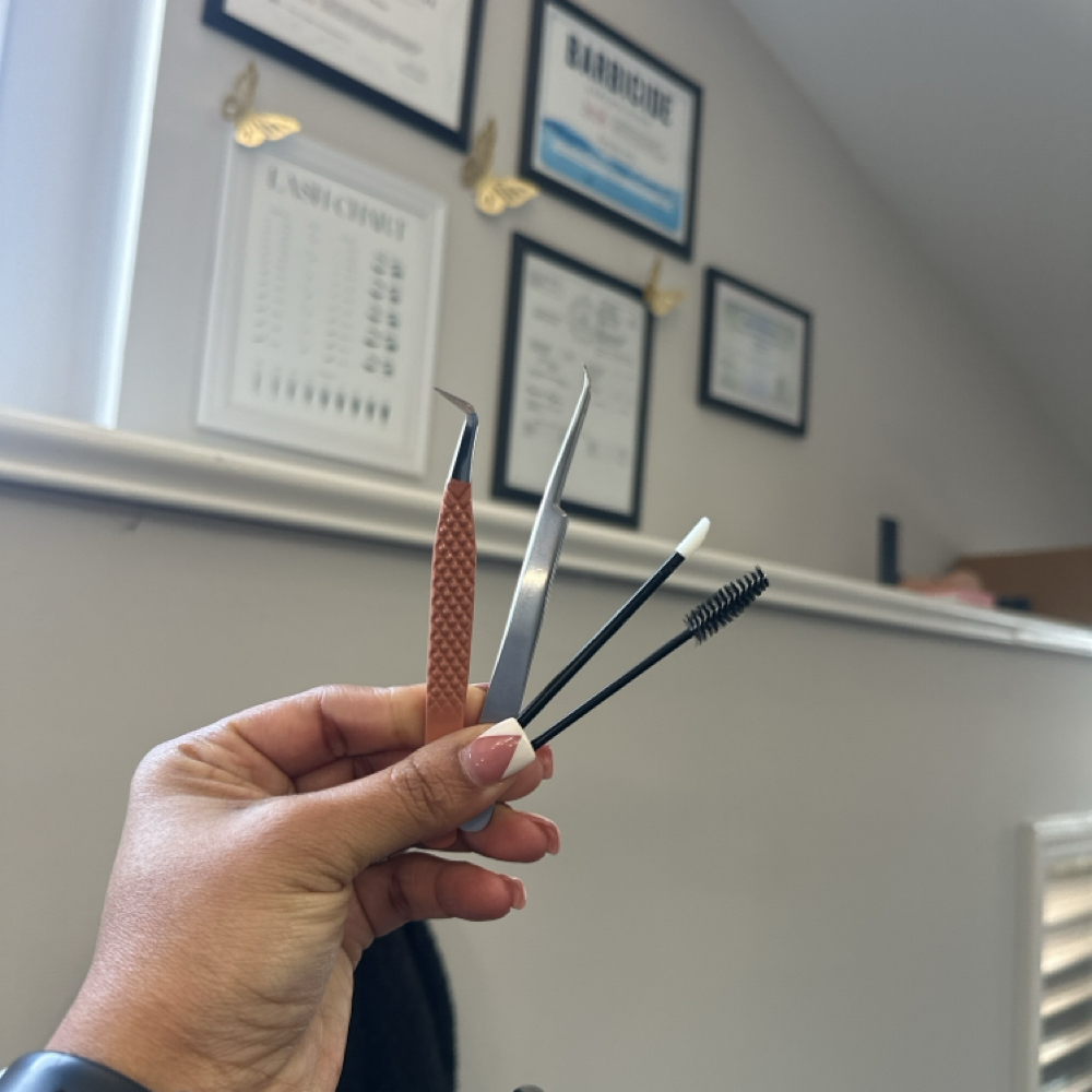 Lash Removal at TLG LASH & BROW STUDIO in Nashville, TN