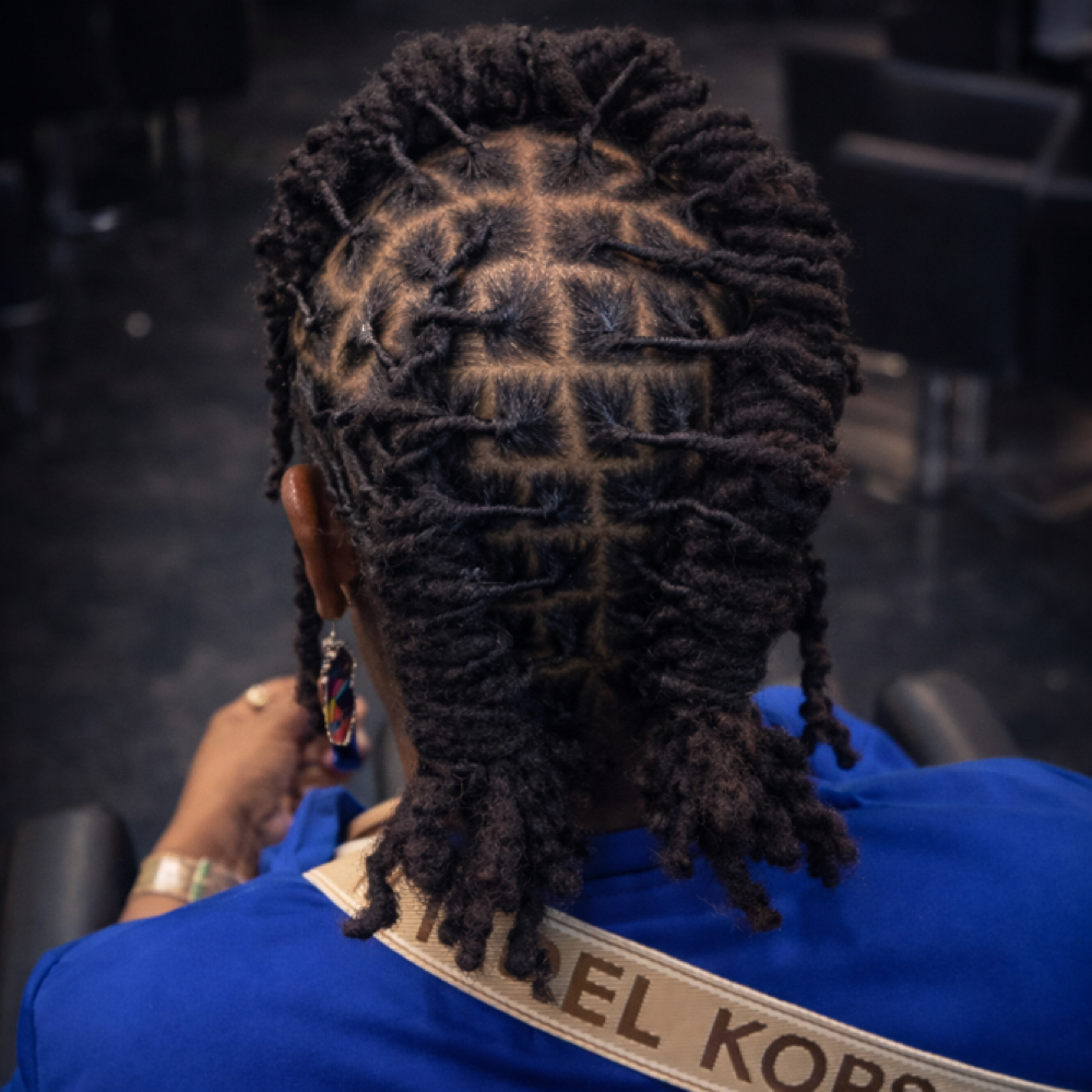 Mixxd scalp massage at Mixxd loc n barber lounge in Arlington, TX