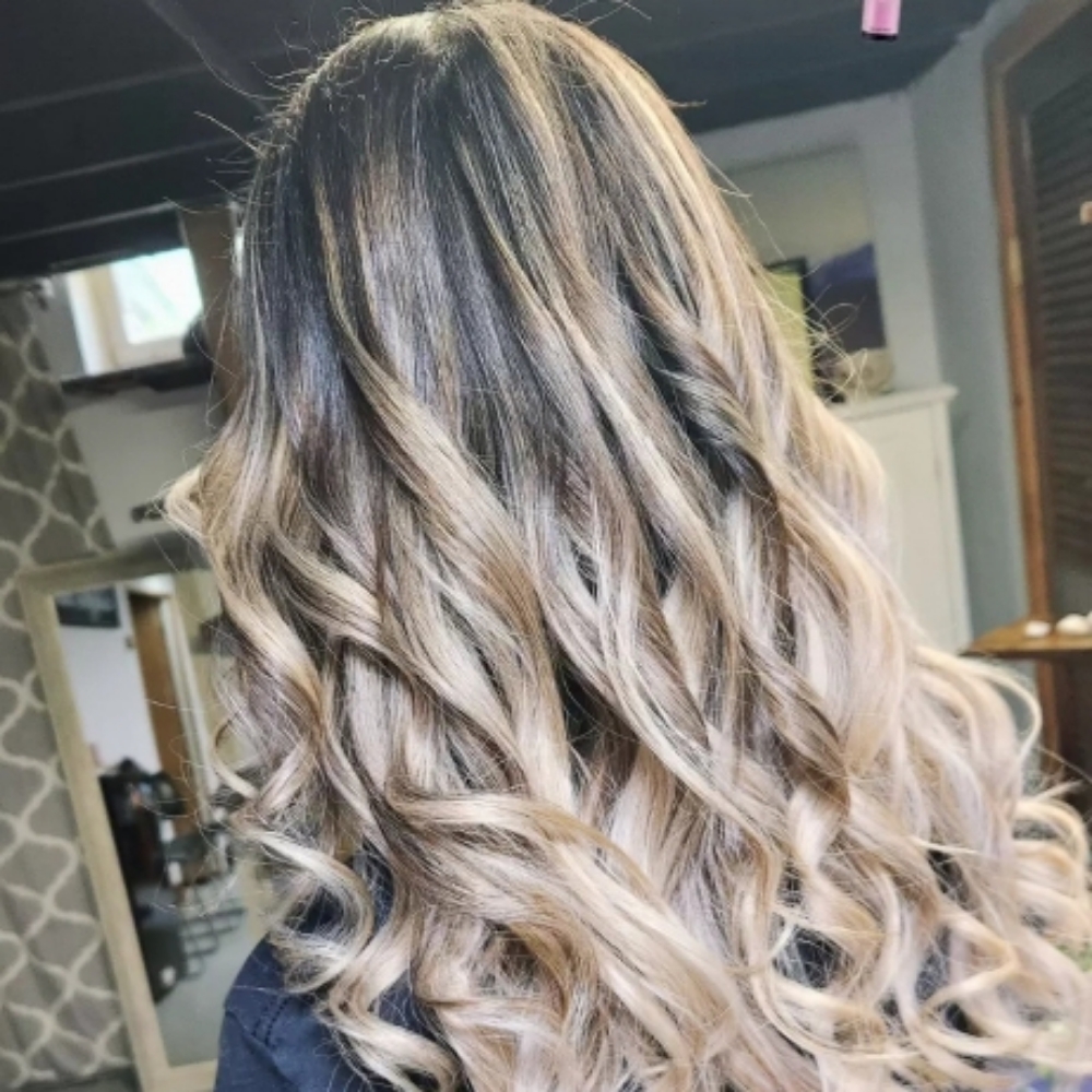 Speciality Highlight/balayage at Noemi Vazquez del mercado in Kenosha, WI