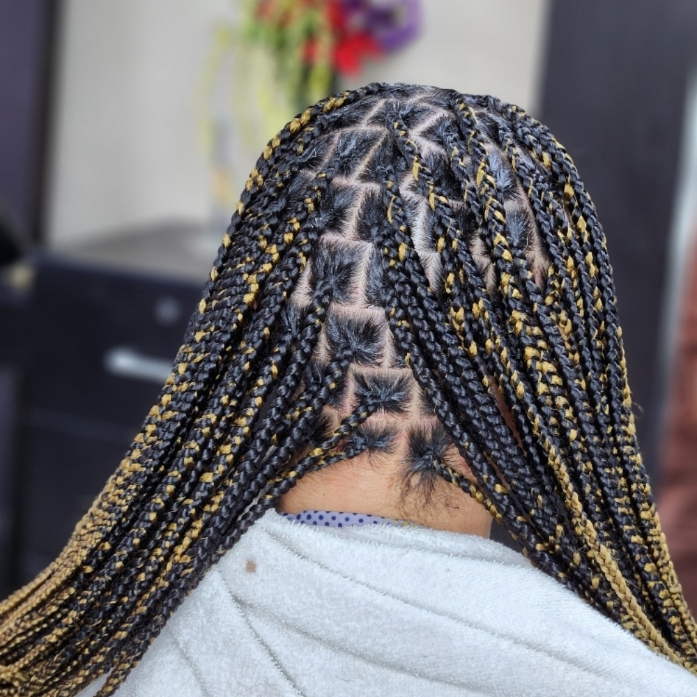 Small Medium Knotless at MaryamuAfricanbraids in Newark, NJ