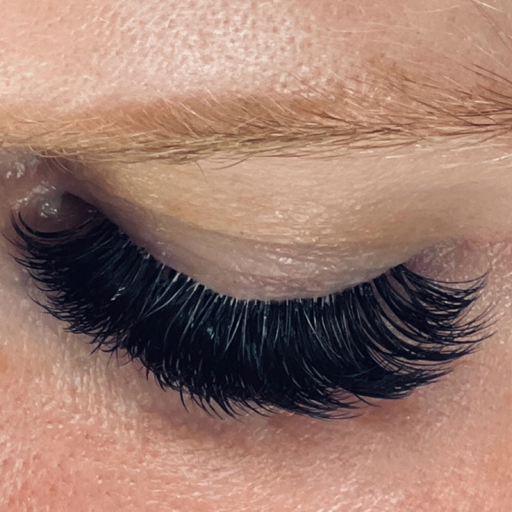 CASHMERE LASHES FULL SET at Dazzling Lash Beauty Bar in New York, NY
