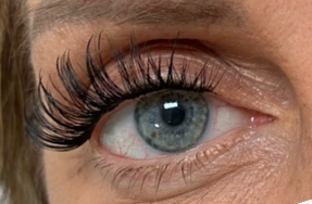 Cluster Eyelashes Classic Doll Eye