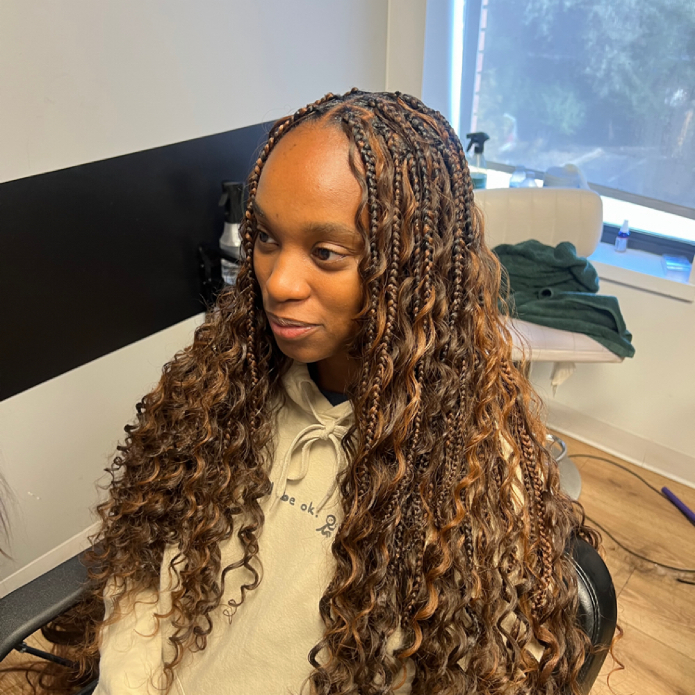 Smedium boho Knotless (mastermix) at The Full Set Beauty Bar in Denver, CO