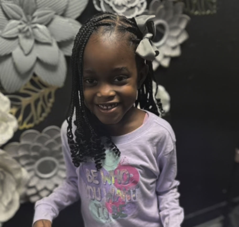 Mini TeaCup Knotless Braids
