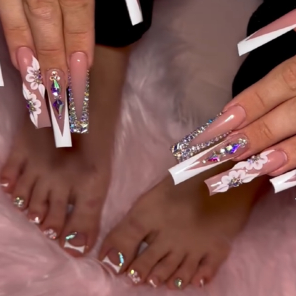 FREESTYLE NAILS & TOES