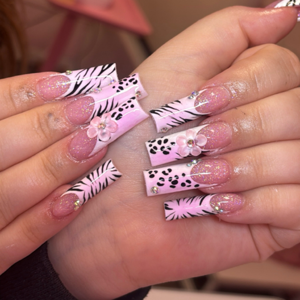 XL+ at Missbehavin’Nails in Concord, CA