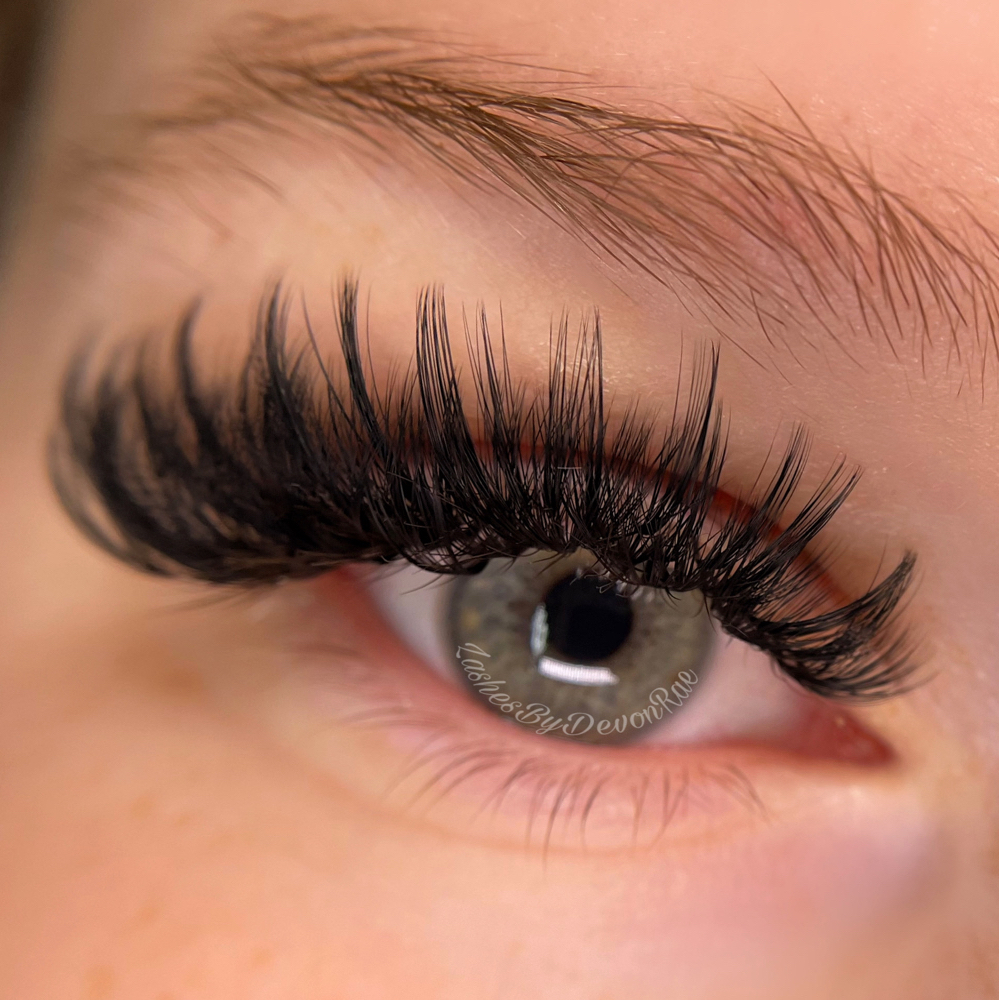 Wispy Hybrid Lash Set