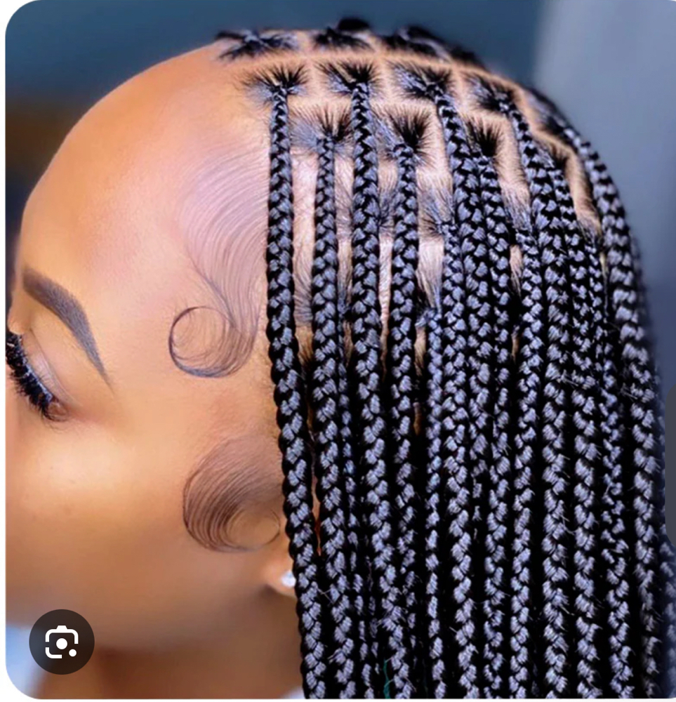 W0MEN KNOTLESS BRAIDS