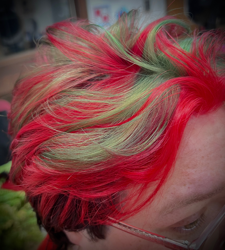 Custom Chemical Service at Salon Sapphire in York, NE