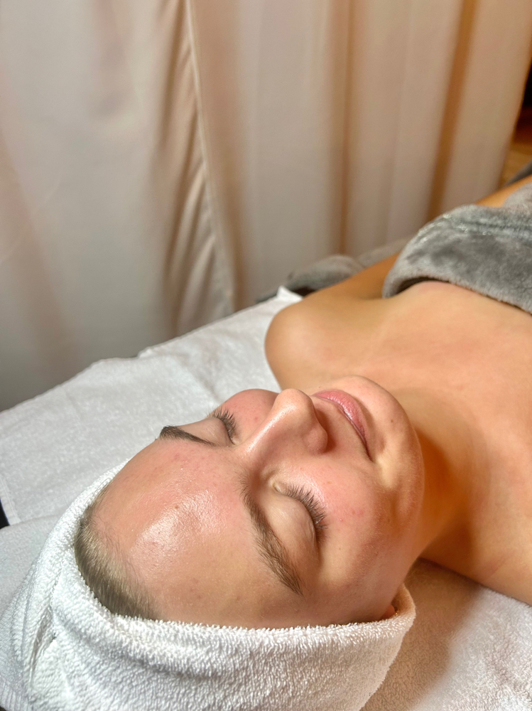 Hydro Derm Facial