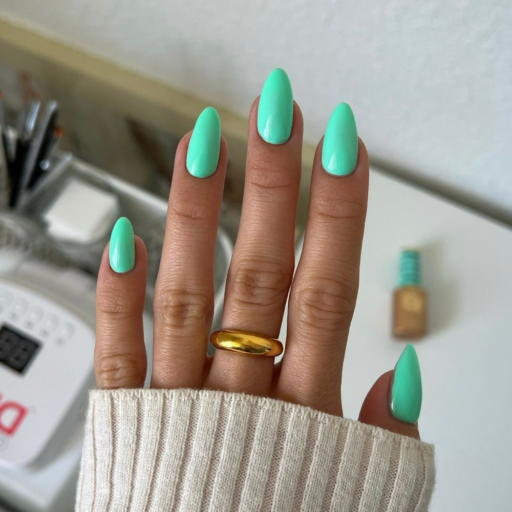 Structured No Chip Manicure