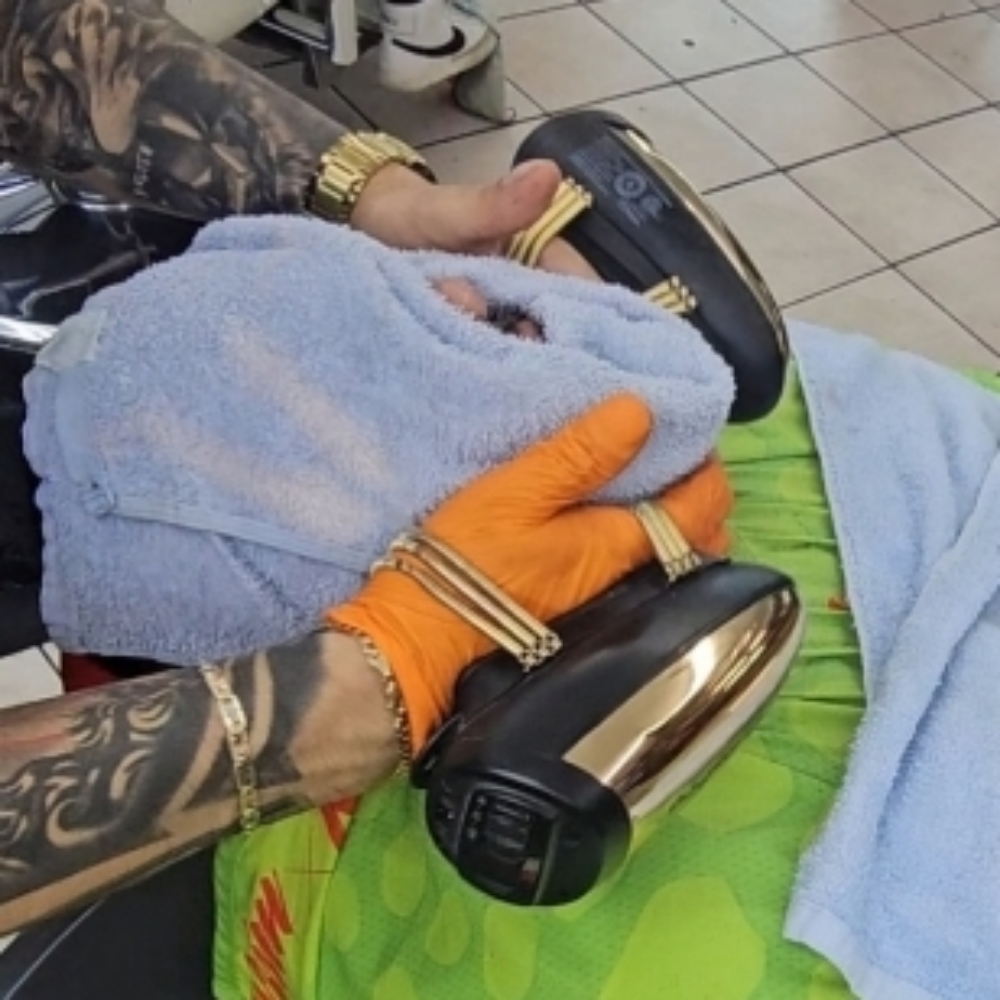 $90-Deluxe~10 P.M HAIRCUTS(Text Me) at Luis Montalvo in 77022