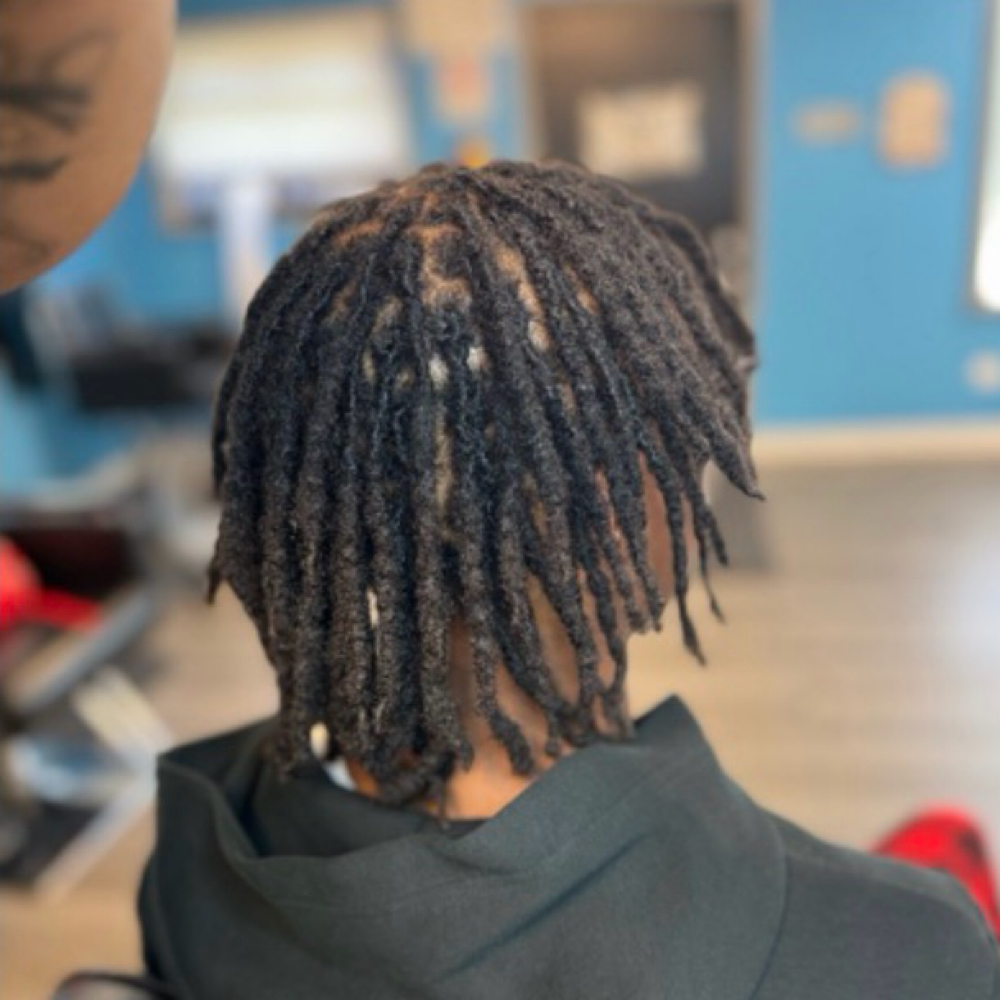 Interlocking retwist locs at neck a at Trap Headdz in Middletown, OH