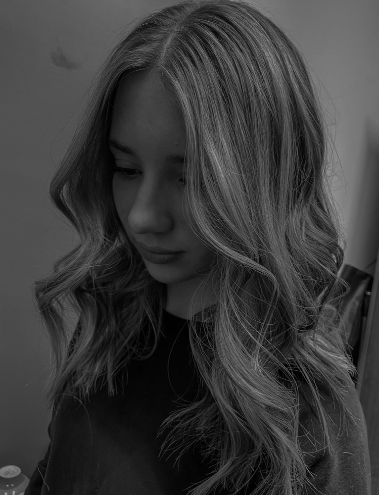 The Effortless Blonde /  Brunette