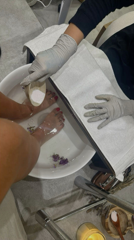 Deluxe Pedicure