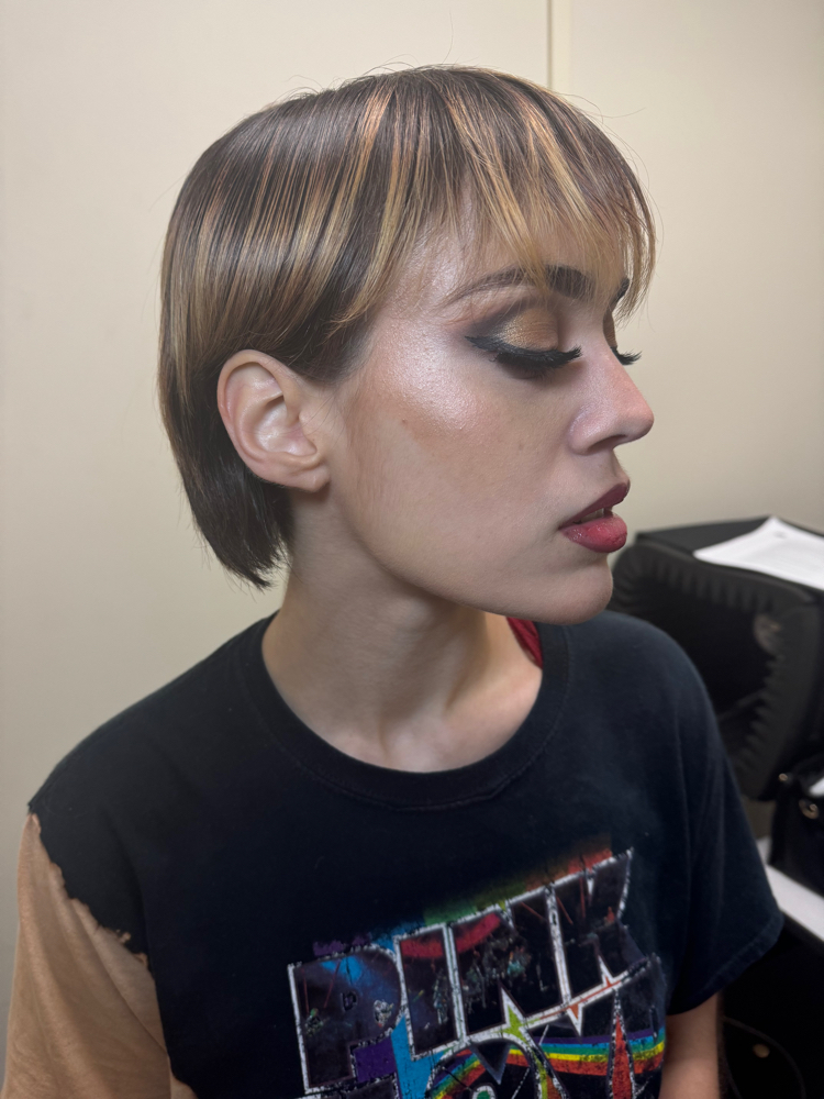 Deluxe Makeup Application