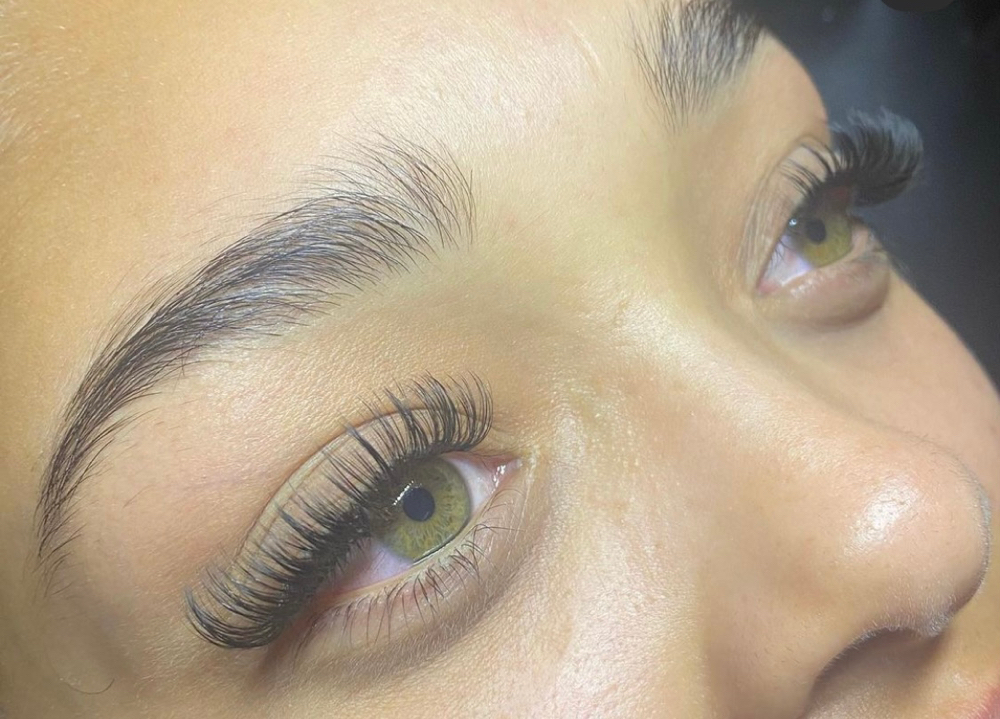 Volume Full Set Eyelash Extensions