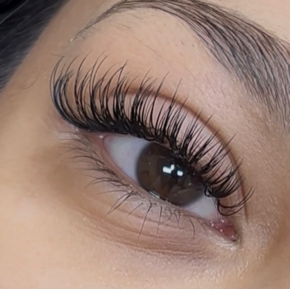 Wispy New Set at FlawlessTouch by Cindy in San Fernando, CA