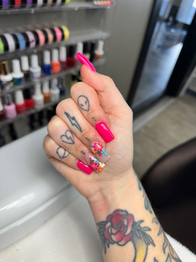 hand drawn designs- 4-6 nails