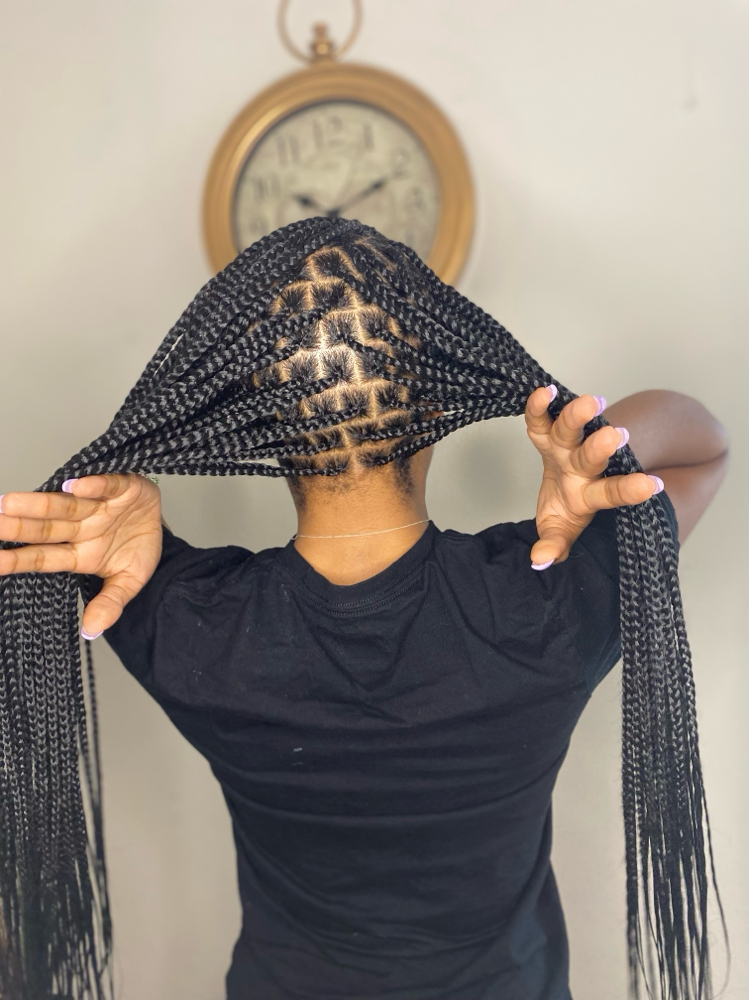 Smedium Knotless at JayBraids in Richmond Hts, OH