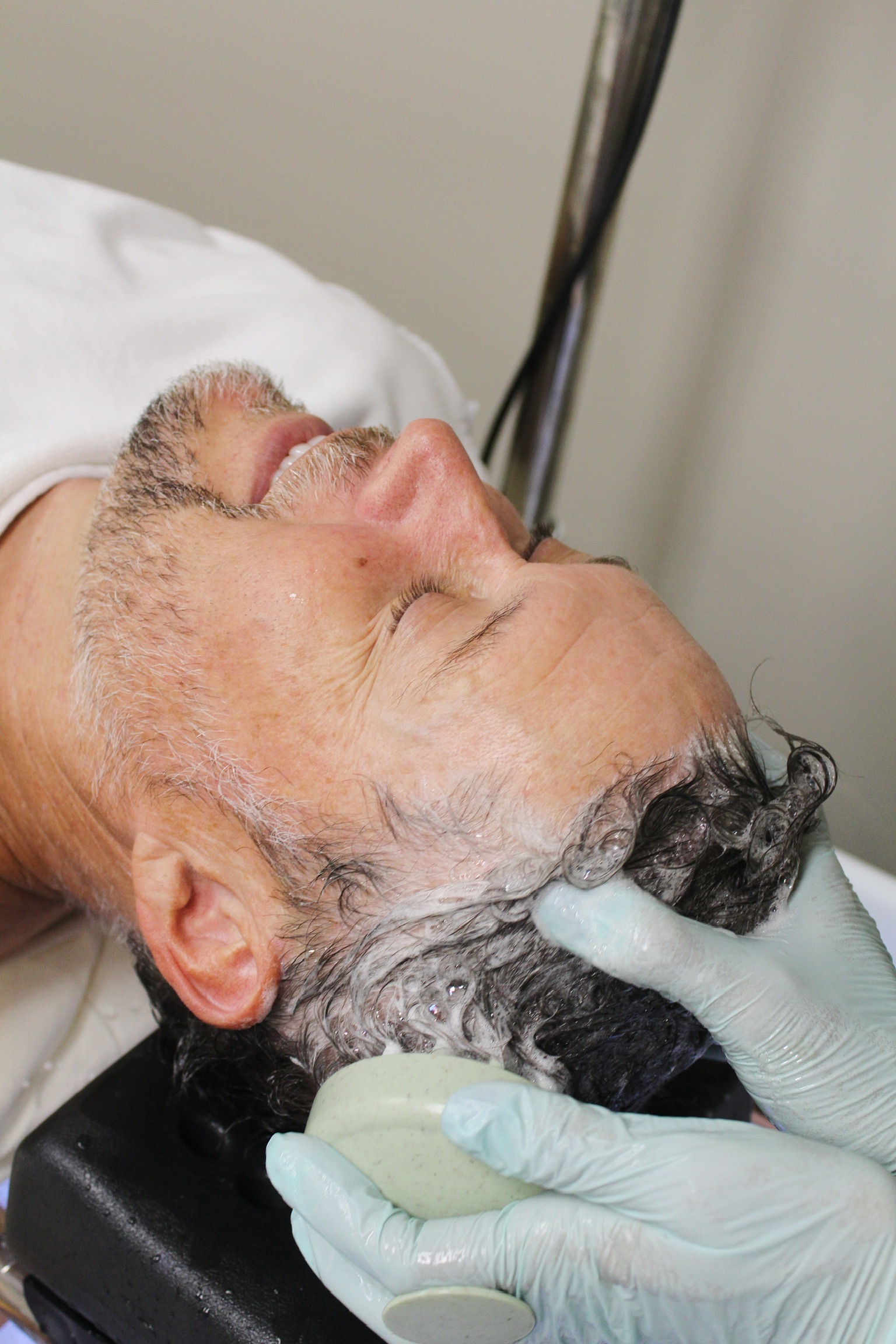 Men’s Scalp Facial