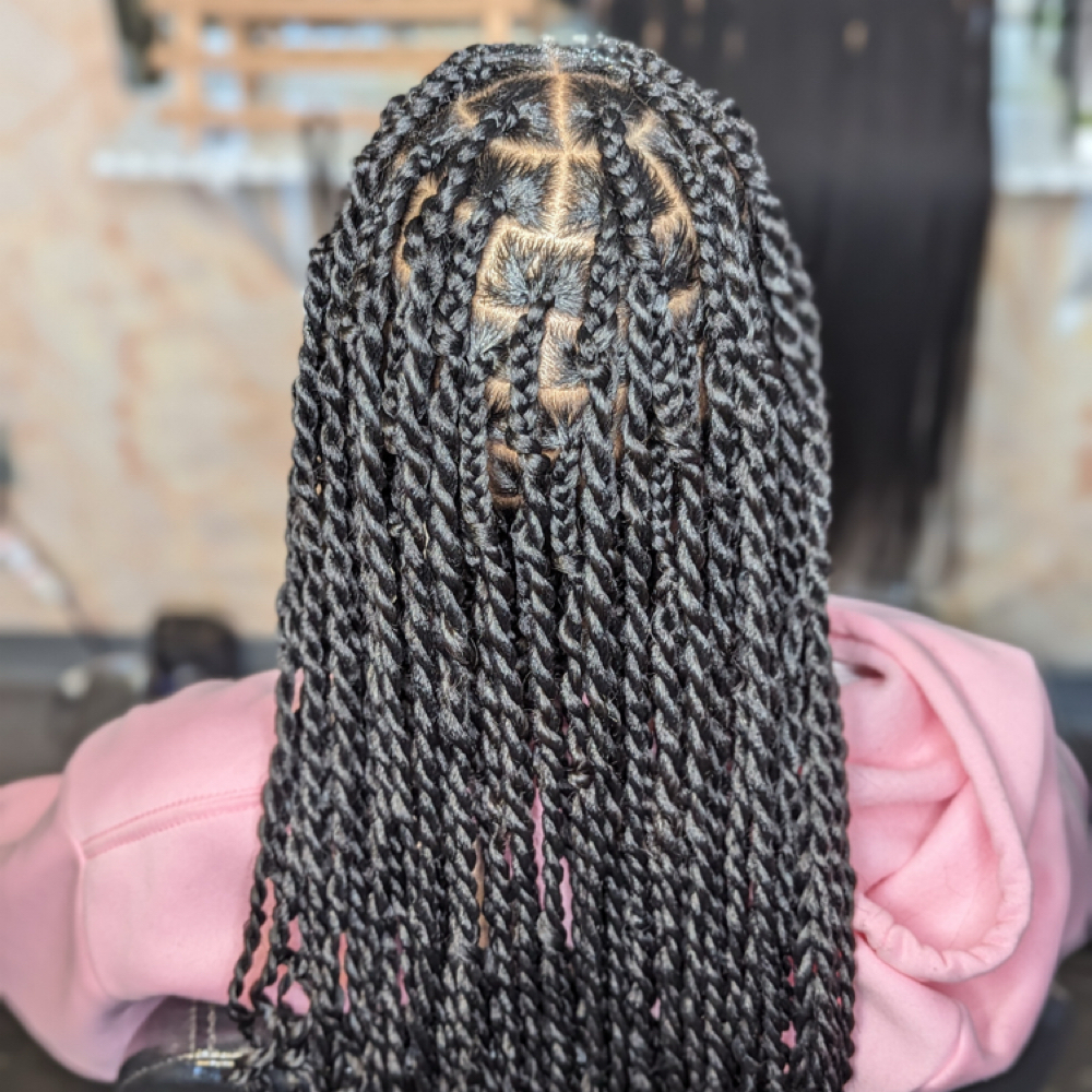 Twists Optional at Queen of knotless‼️👑 in Warren, MI